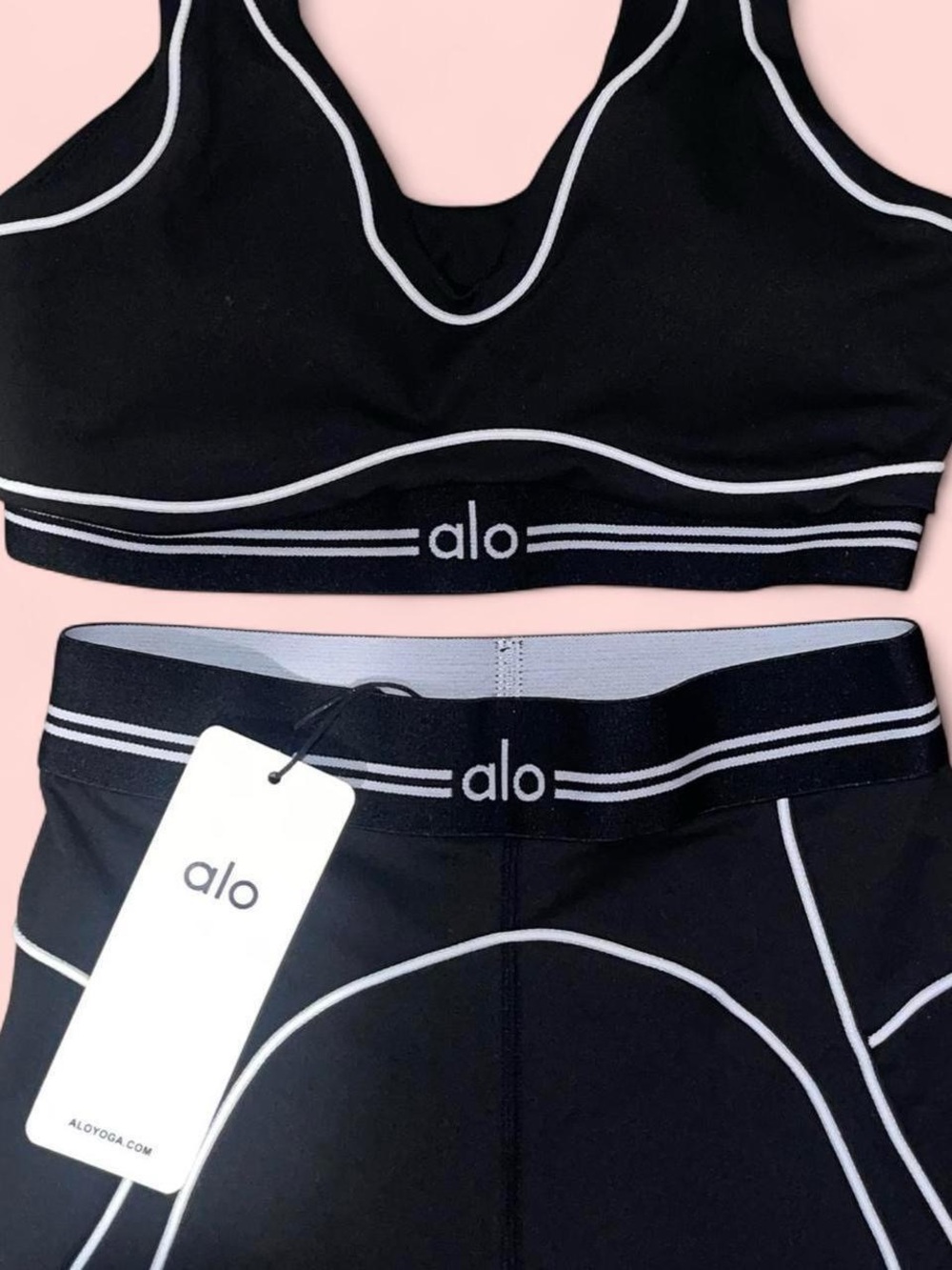 Alo Yoga Black Airbrush Heart Throb Set Bra & Leggings - Picture 3 of 4